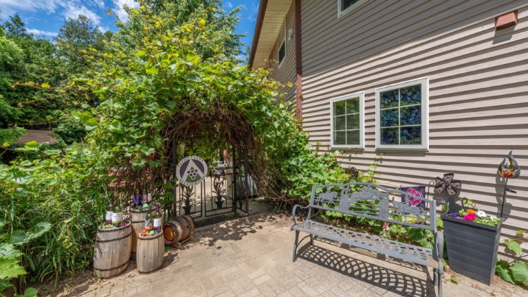 Alton Farms Estate Winery Oliver Stephens United Country Real Estate Great West Realty Inc.