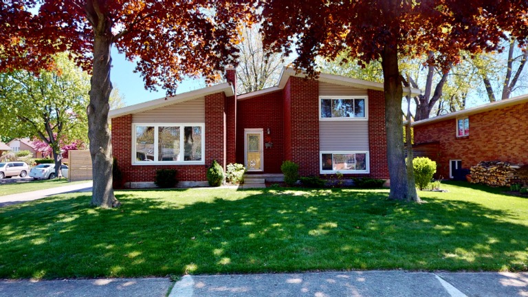 1109 Gurd St. Oliver Stephens United Country Real Estate Great West Realty Inc.